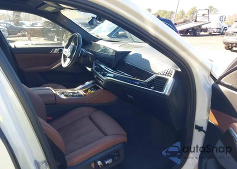 2026 BMW X6 xDrive40I z USA, uszkodzony, nr VIN 5UX33EX06T9135330